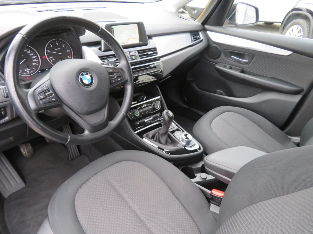 BMW 218 GRAN TOURER D ADVANTAGE*NAVI*VOLL LED*PANO* Image 3